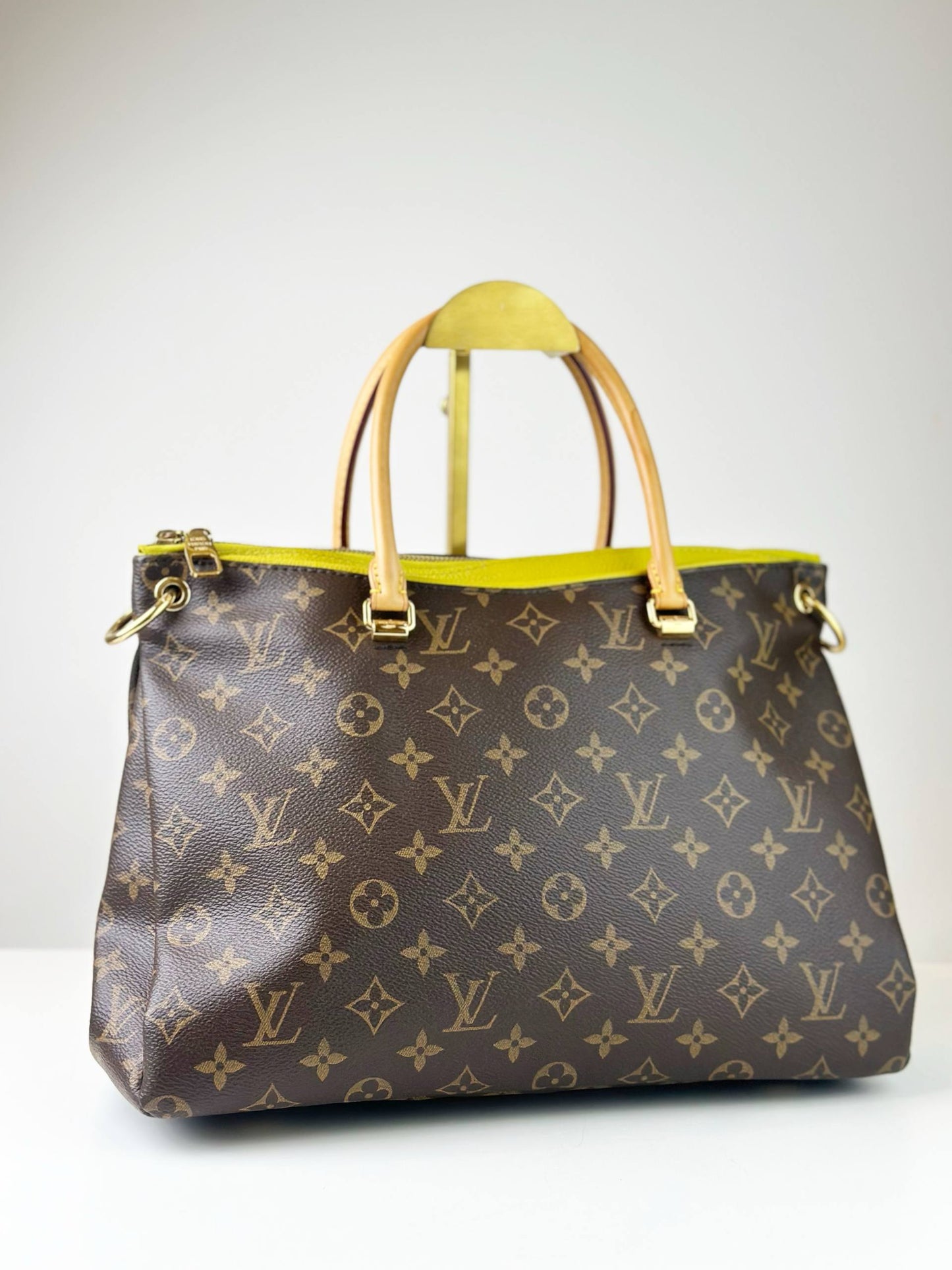LOUIS VUITTON PALLAS MONOGRAM YELLOW MM HANDBAG WITH STRAP