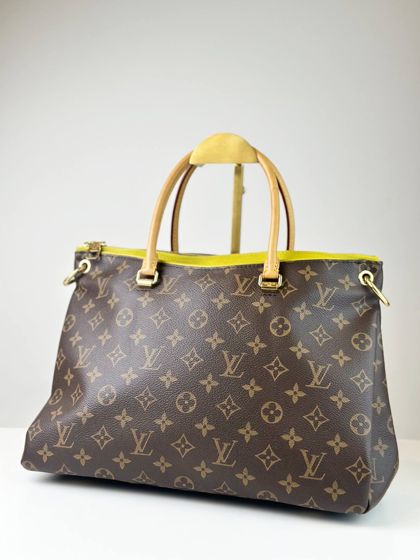 LOUIS VUITTON PALLAS MONOGRAM YELLOW MM HANDBAG WITH STRAP