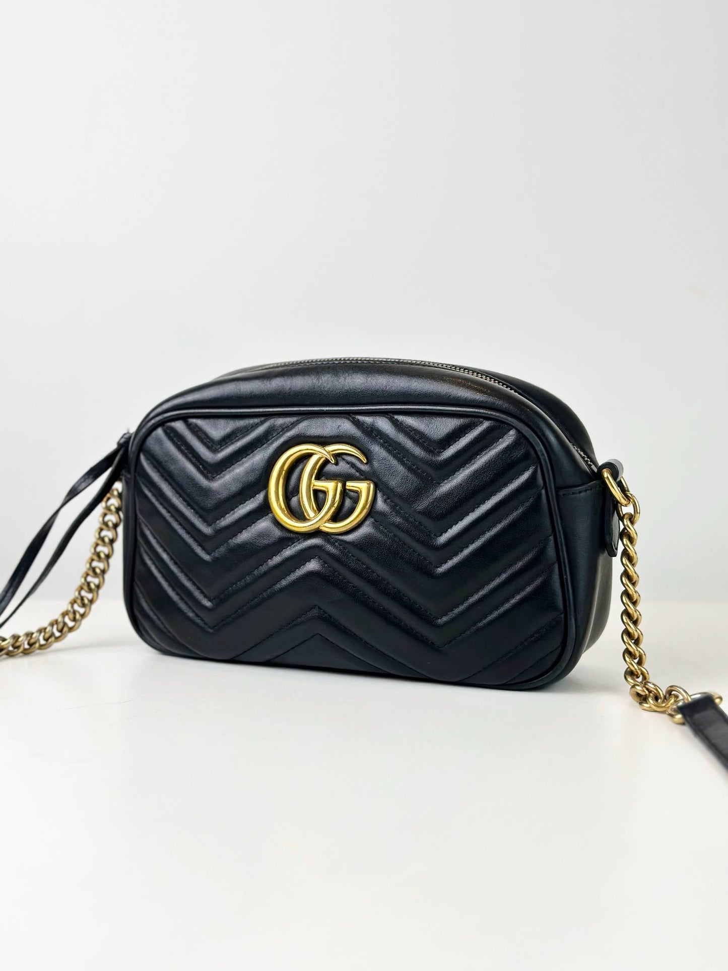 GUCCI GG MARMONT QUILTED SMALL BLACK SHOULDER BAG
