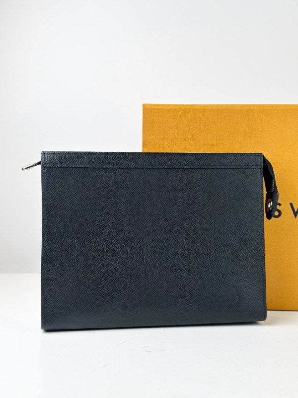 LOUIS VUITTON TAIGA POCHETTE VOYAGE MM CLUTCH BAG