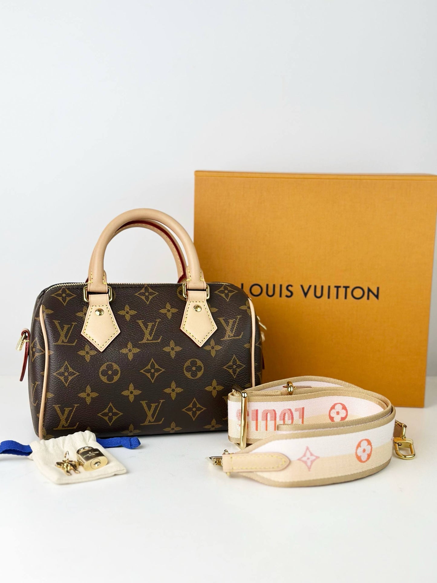 LOUIS VUITTON SPEEDY BANDOULIERE 20 MONOGRAM TOP HANDLE BAG WITH BEIGE PINK STRAP
