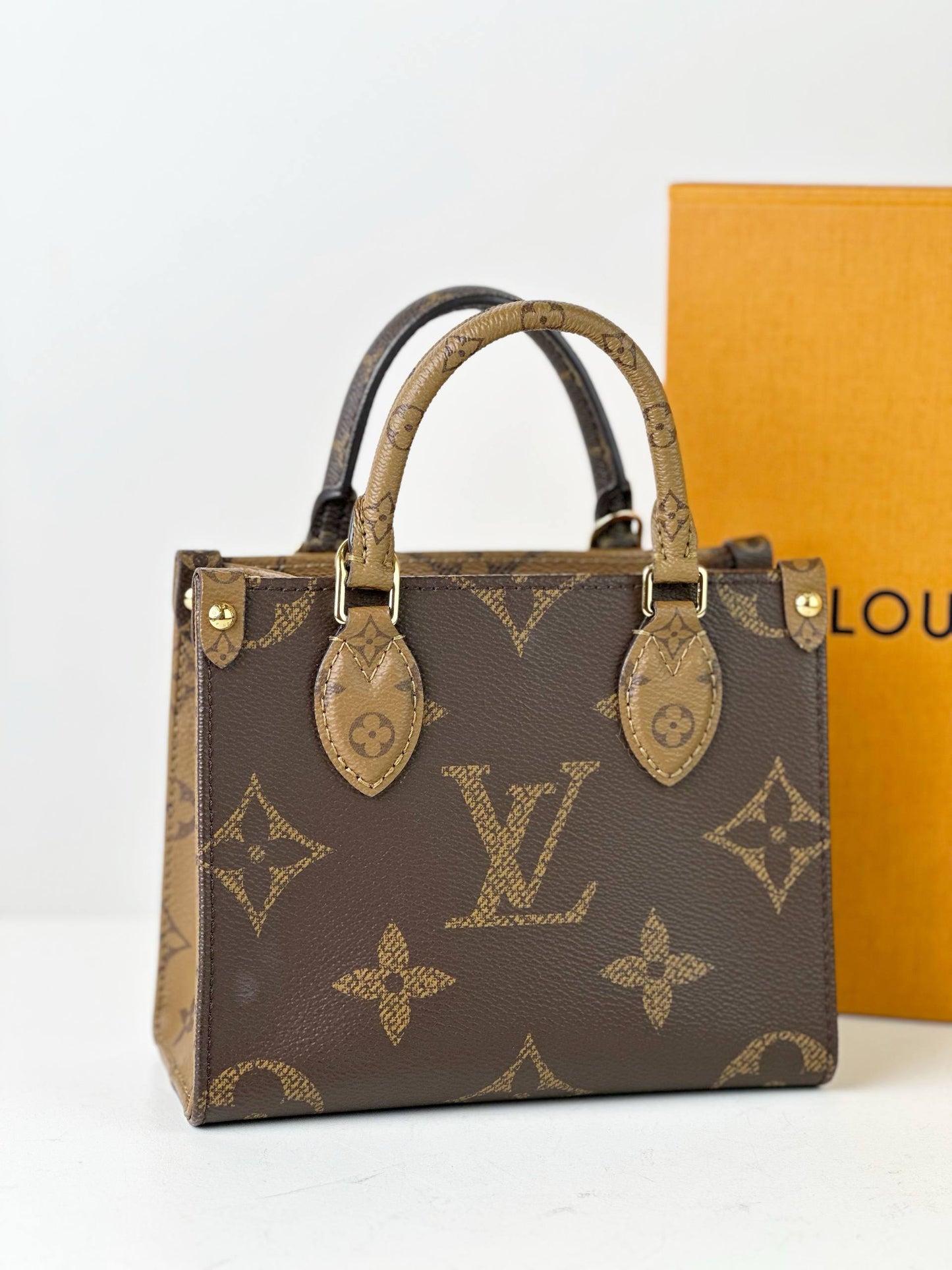 LOUIS VUITTON ONTHEGO BB CROSSBODY BAG