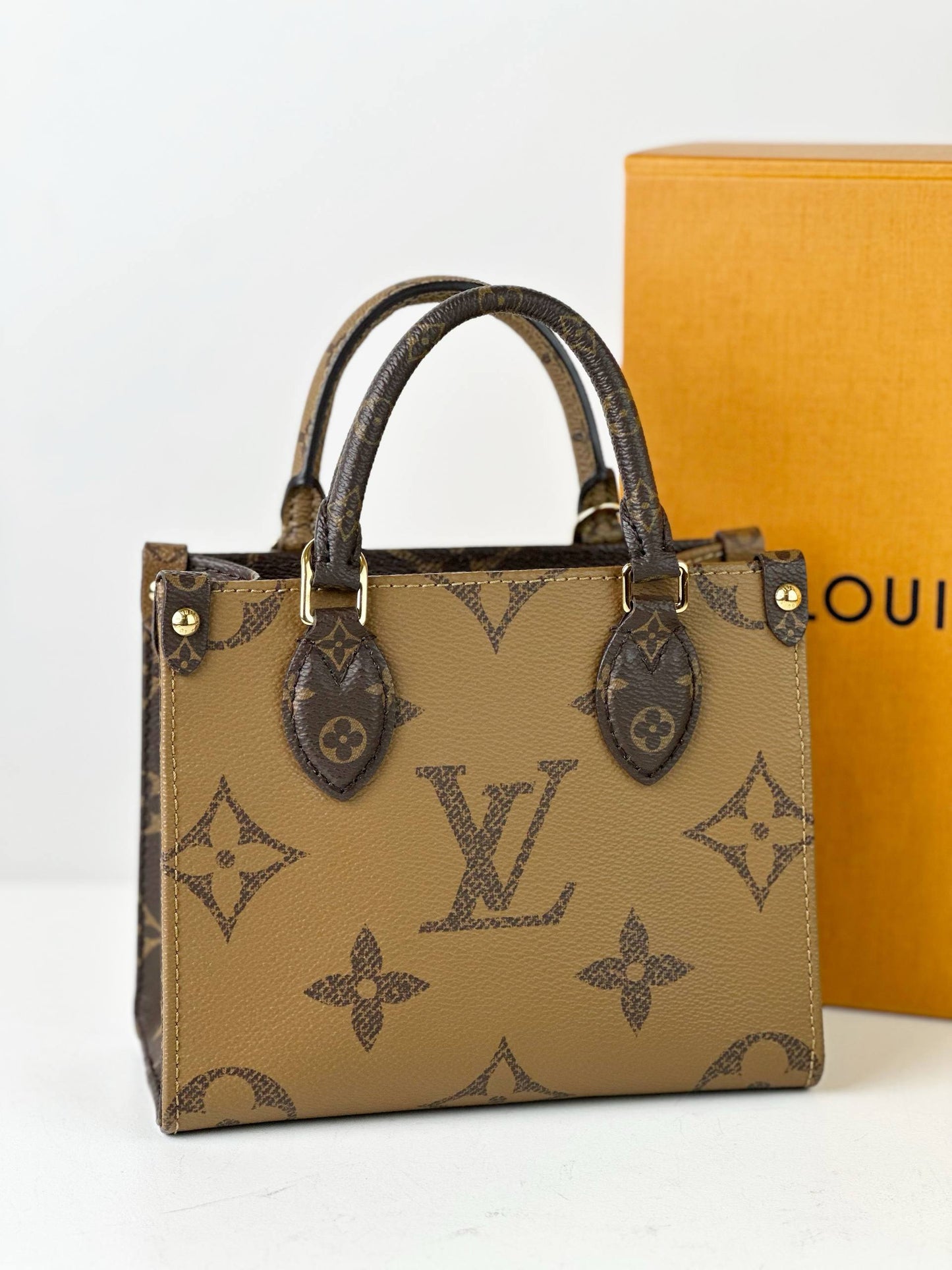 LOUIS VUITTON ONTHEGO BB CROSSBODY BAG
