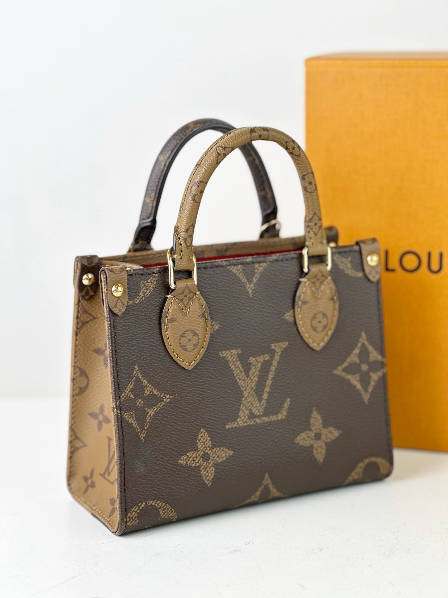 LOUIS VUITTON ONTHEGO BB CROSSBODY BAG