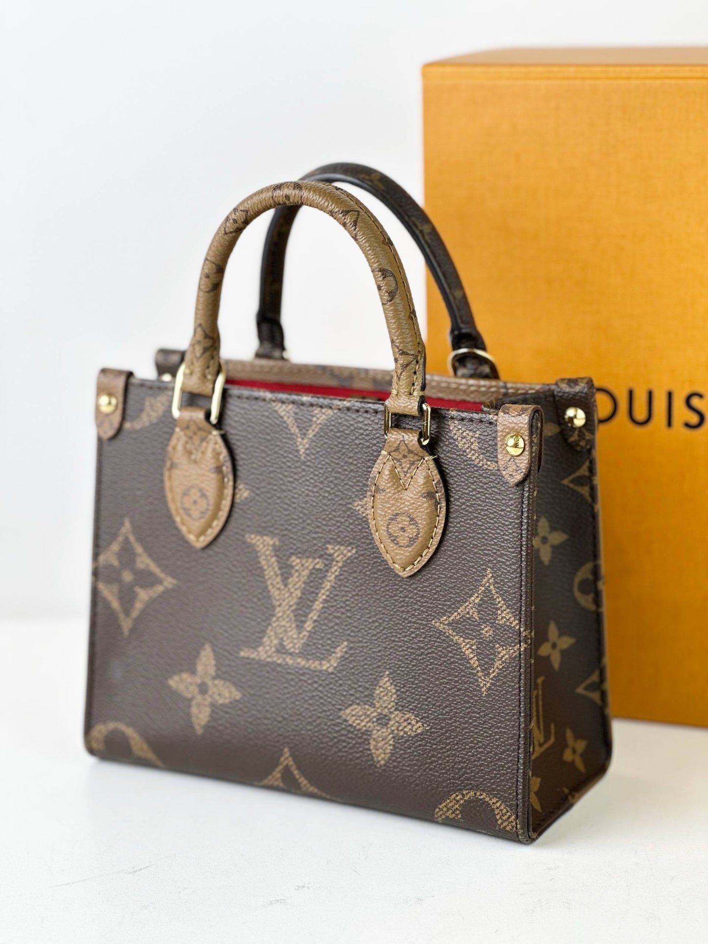 LOUIS VUITTON ONTHEGO BB CROSSBODY BAG