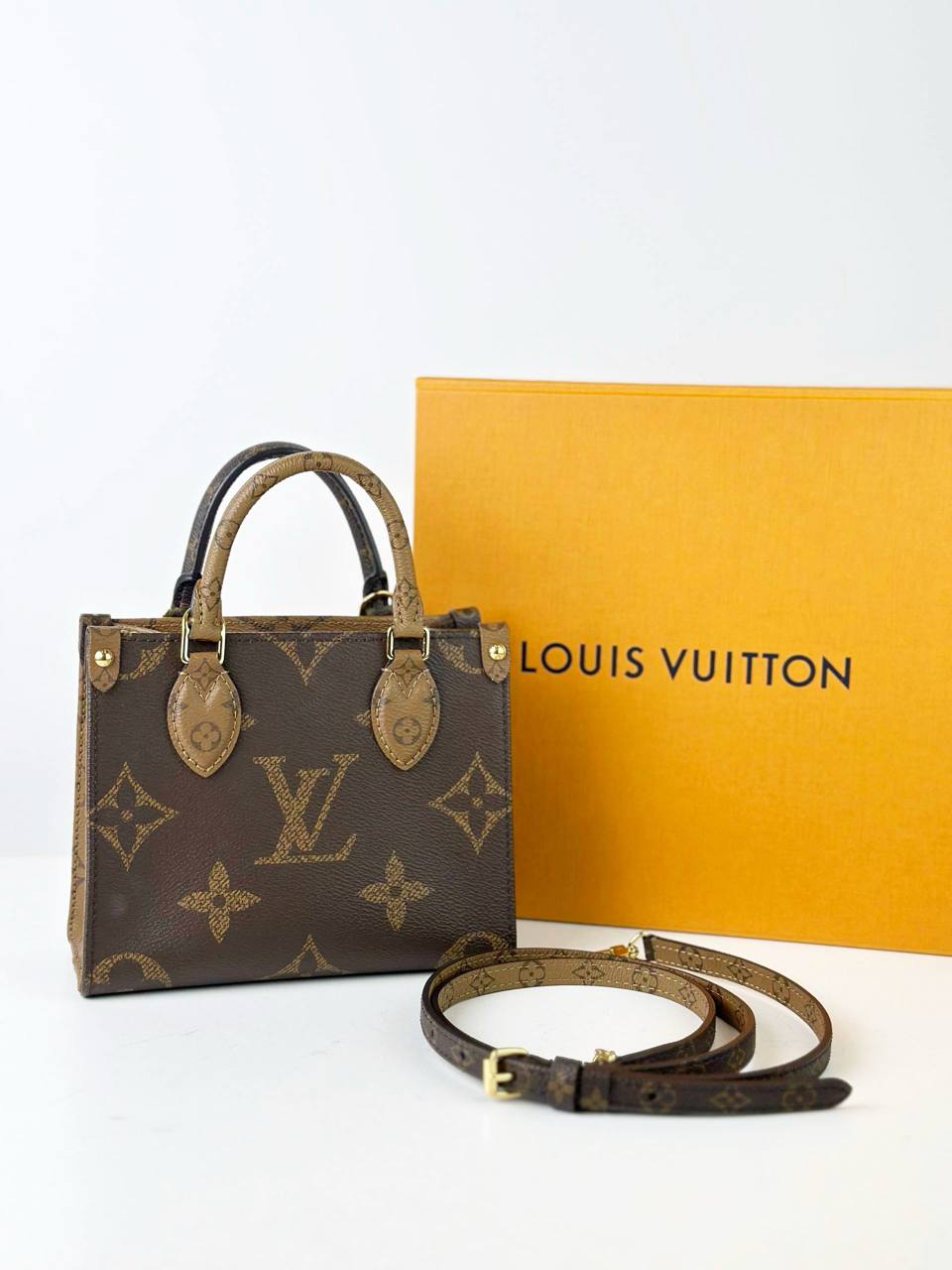 LOUIS VUITTON ONTHEGO BB CROSSBODY BAG