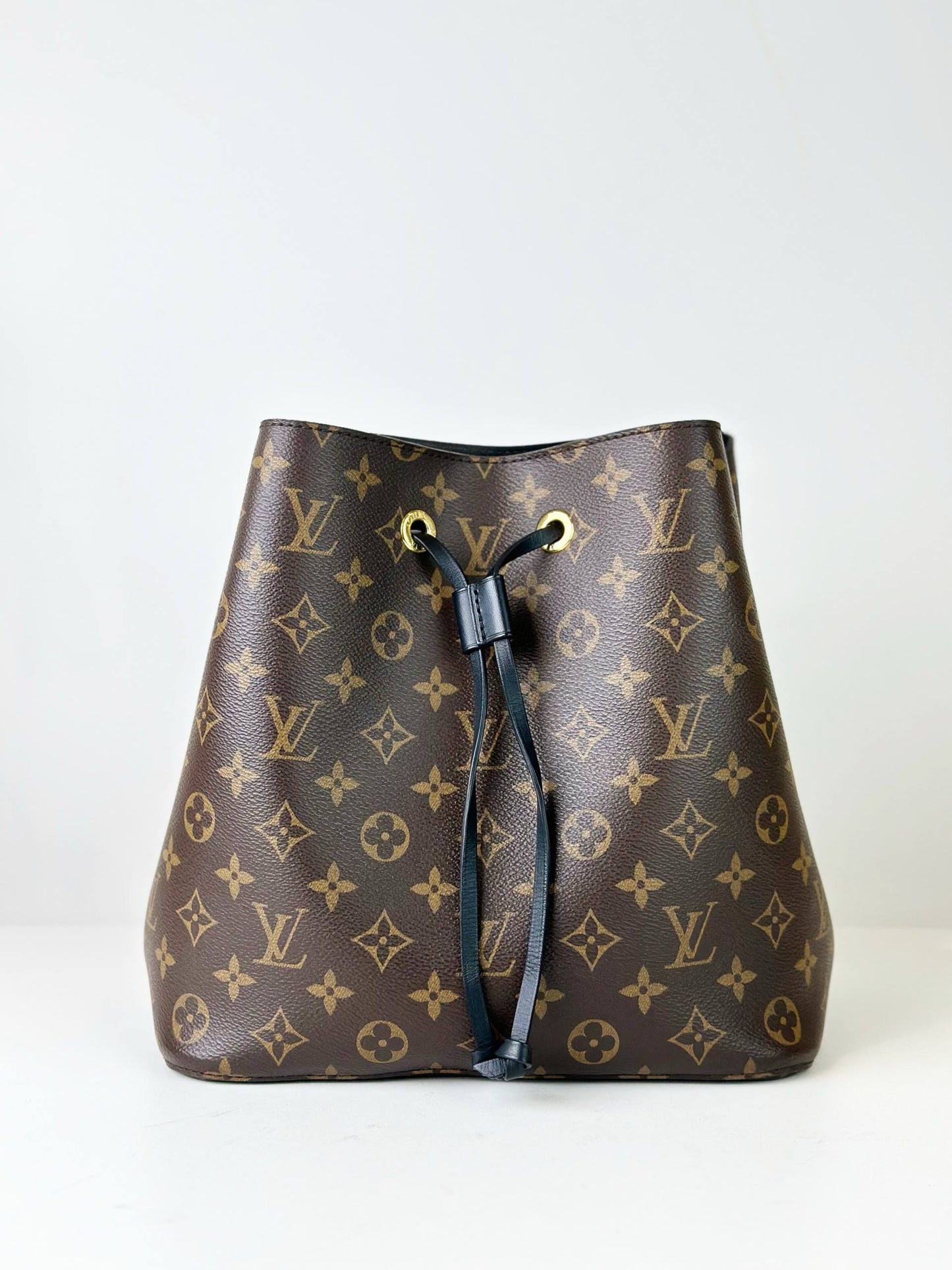 LOUIS VUITTON NEONOE MM MONOGRAM BLACK BUCKET BAG