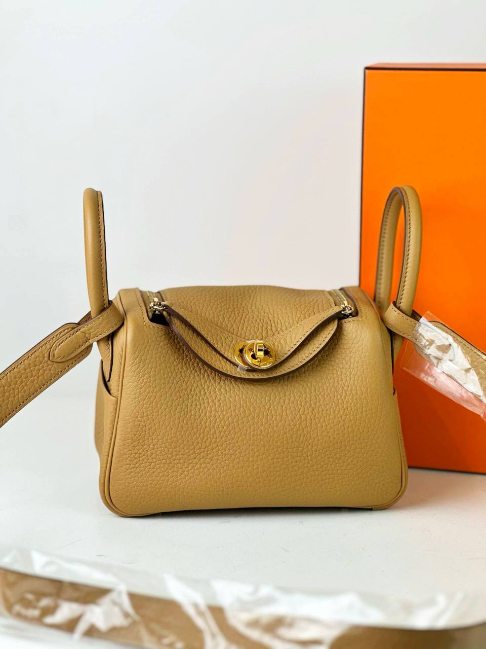 HERMES MINI LINDY BISCUIT TAURILLON CLEMENCE LEATHER CROSSBODY BAG GHW