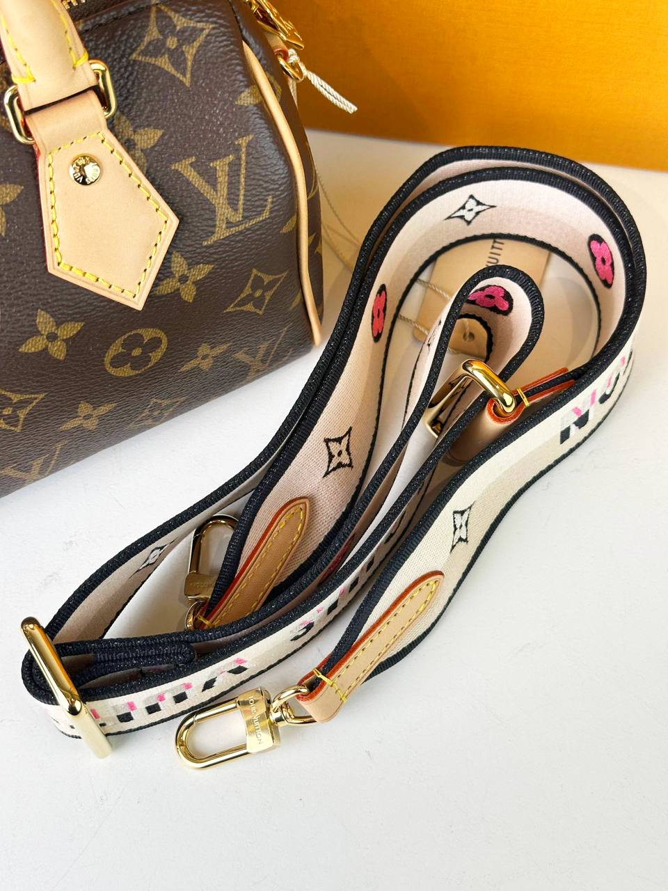 LOUIS VUITTON SPEEDY BANDOULIERE 20 MONOGRAM TOP HANDLE BAG WITH STRAP