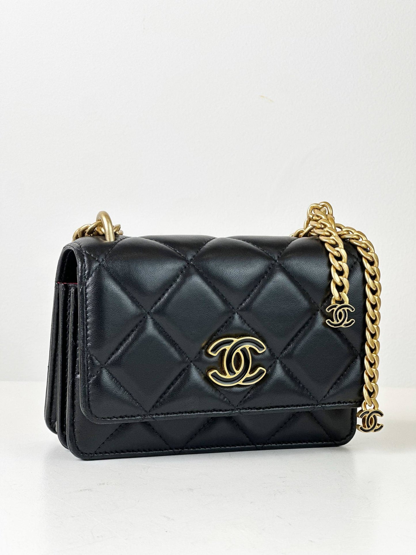 CHANEL QUILTED PENDING CC BLACK CROSSBODY BAG