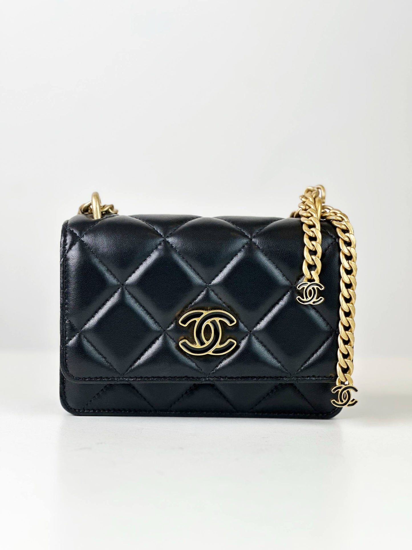 CHANEL QUILTED PENDING CC BLACK CROSSBODY BAG