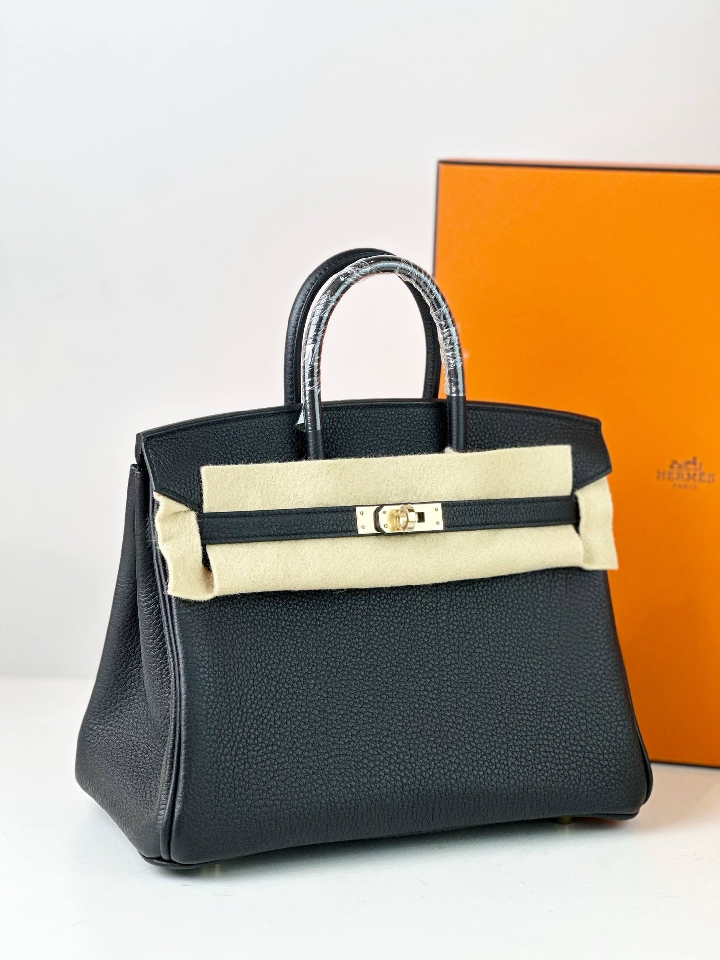 HERMES BIRKIN 25 NOIR HANDBAG PERMABRASS HARDWARE