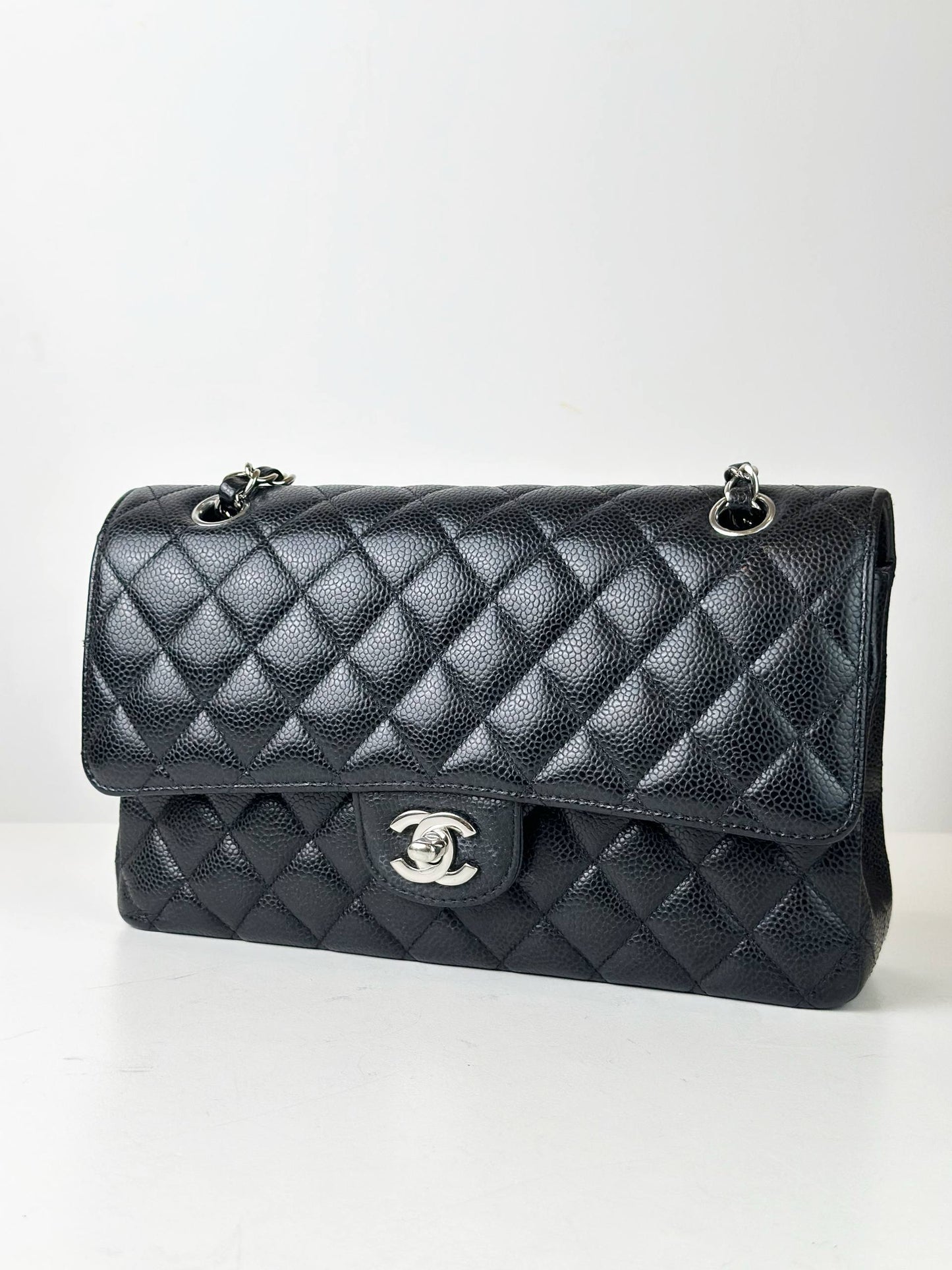 MICROCHIP CHANEL CLASSIC FLAP CAVIAR BLACK MEDIUM SHOULDER BAG SHW