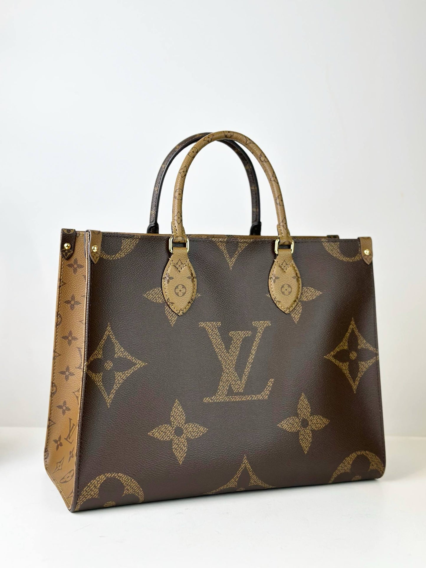 LOUIS VUITTON ONTHEGO MM REVERSE MONOGRAM HANDBAG