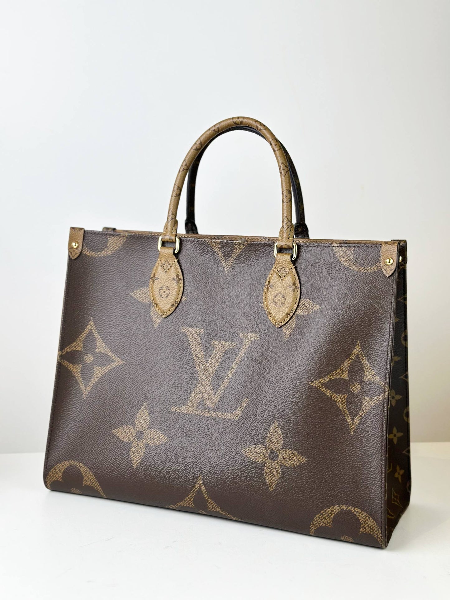 LOUIS VUITTON ONTHEGO MM REVERSE MONOGRAM HANDBAG