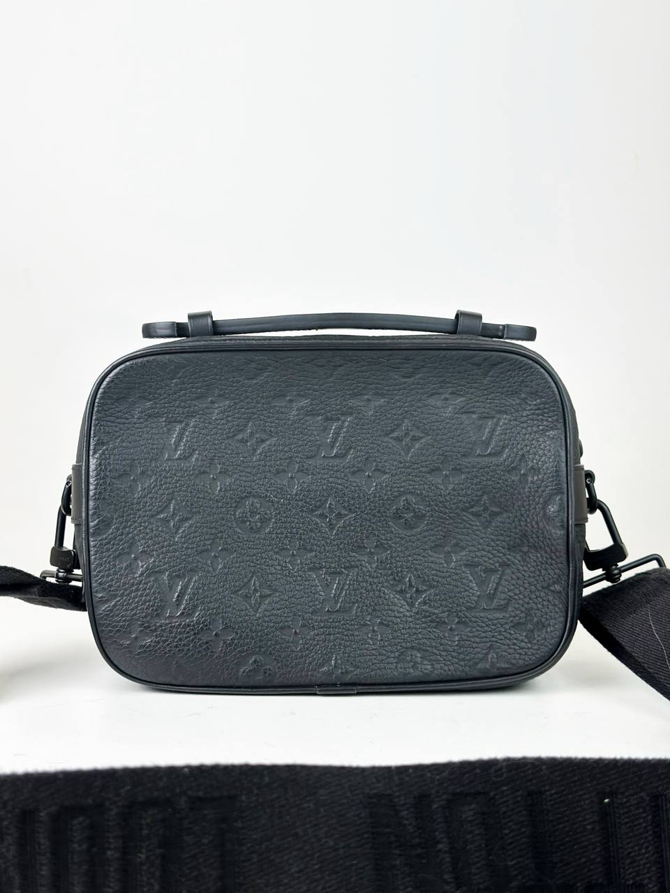 LOUIS VUITTON S LOCK BLACK TAURILLON LEATHER MESSENGER BAG