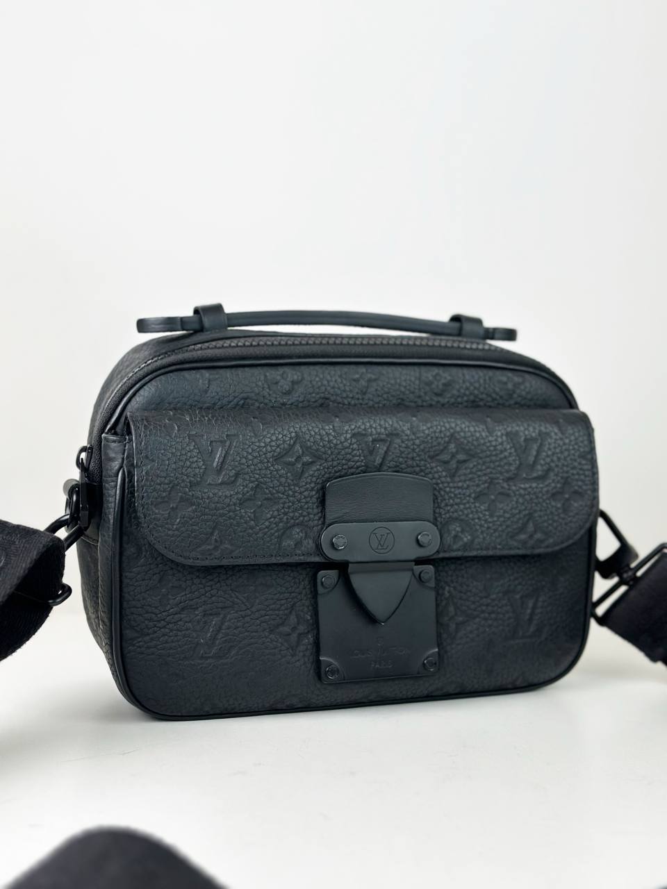 LOUIS VUITTON S LOCK BLACK TAURILLON LEATHER MESSENGER BAG