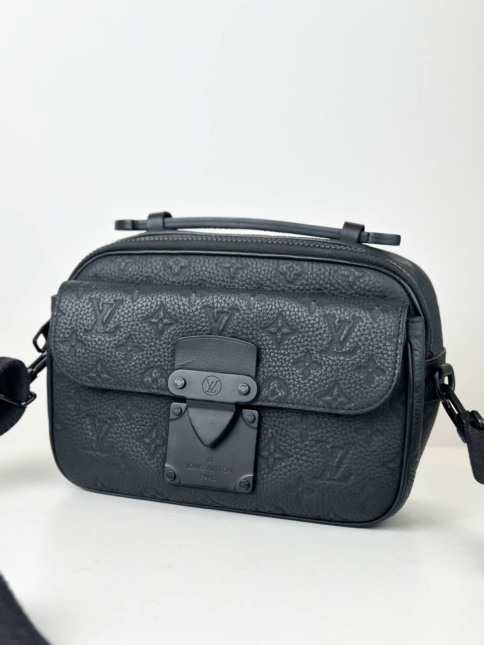 LOUIS VUITTON S LOCK BLACK TAURILLON LEATHER MESSENGER BAG