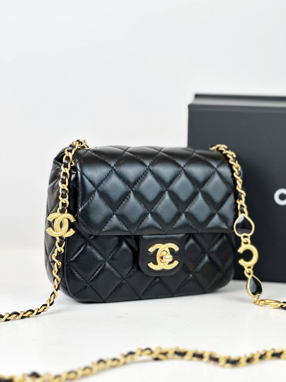CHANEL 22K BLACK QUILTED SMALL SQUARE FLAP CROSSBODY BAG