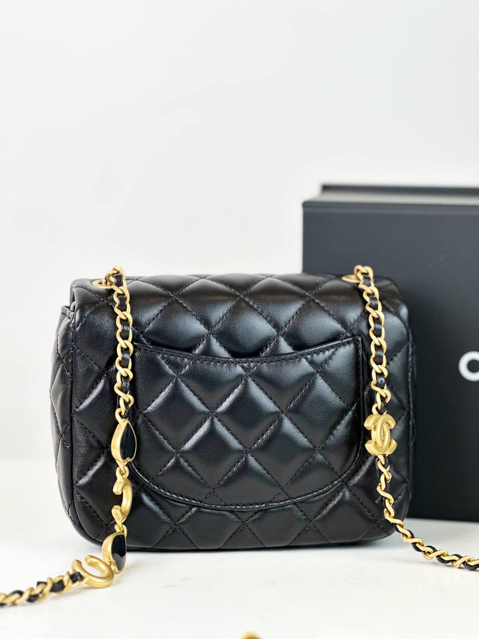 CHANEL 22K BLACK QUILTED SMALL SQUARE FLAP CROSSBODY BAG