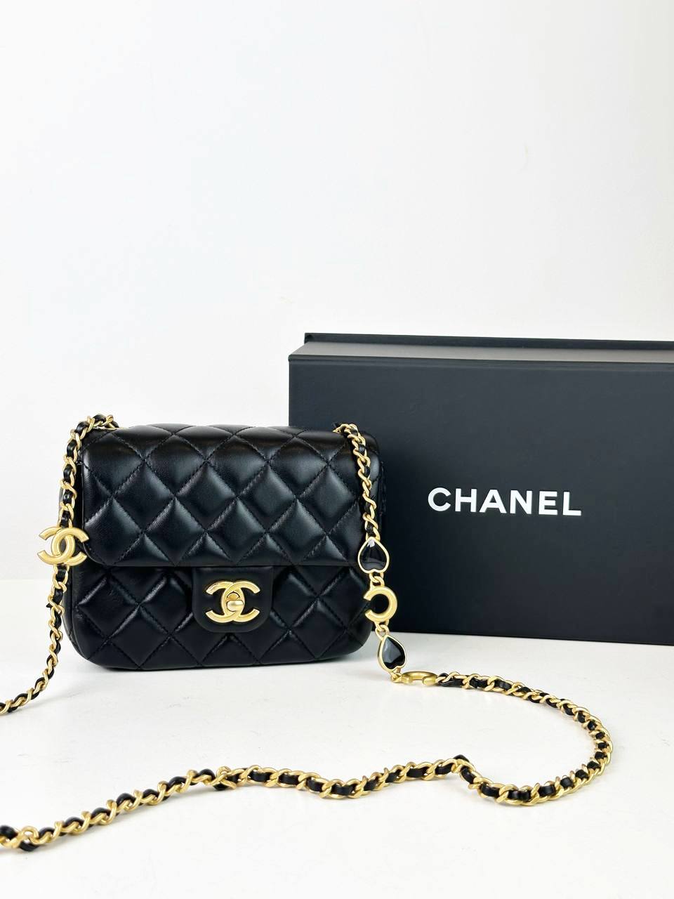 CHANEL 22K BLACK QUILTED SMALL SQUARE FLAP CROSSBODY BAG