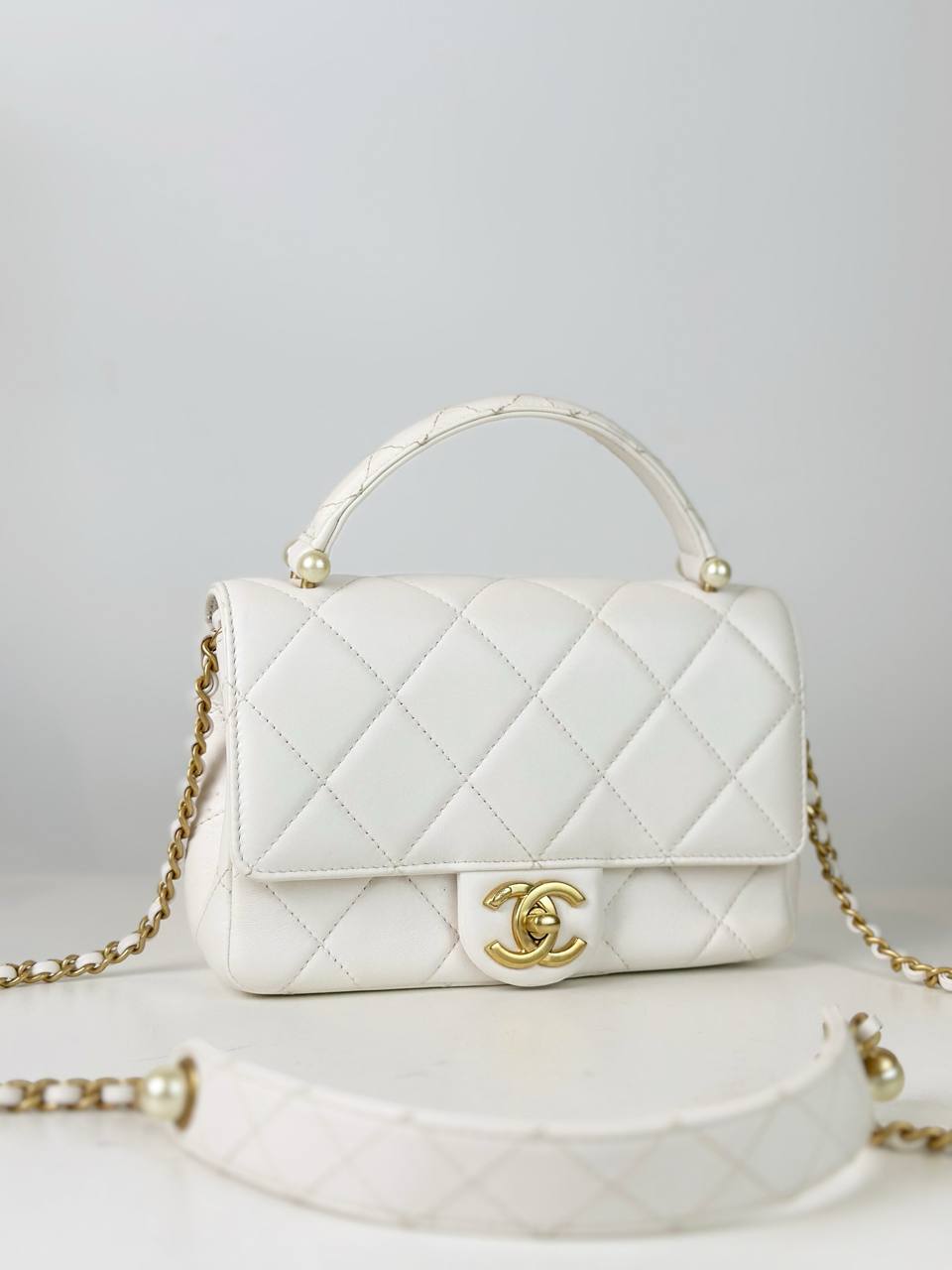 CHANEL 25P FLAP WHITE PEARL HANDLE CROSSBODY BAG GHW