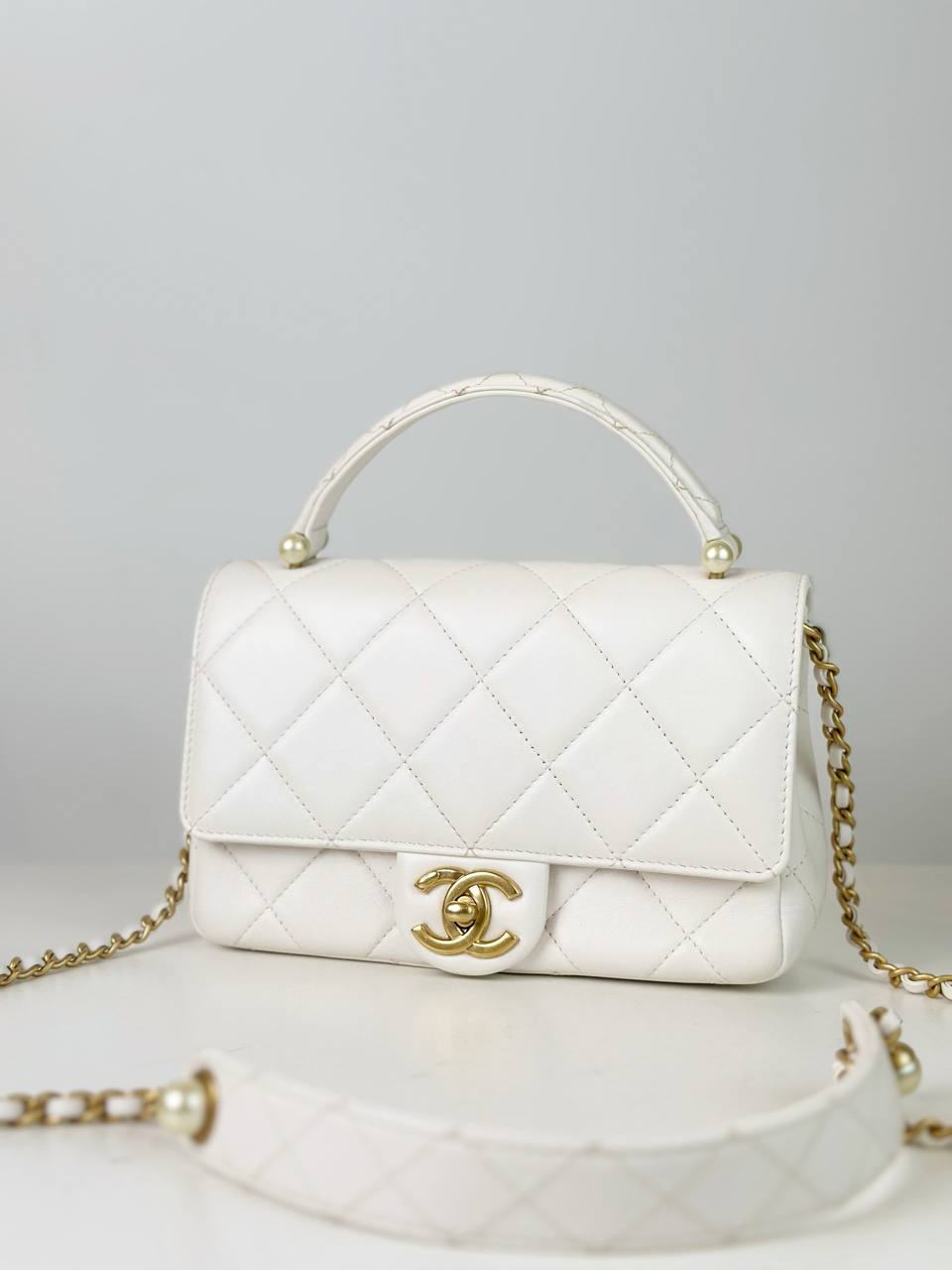 CHANEL 25P FLAP WHITE PEARL HANDLE CROSSBODY BAG GHW