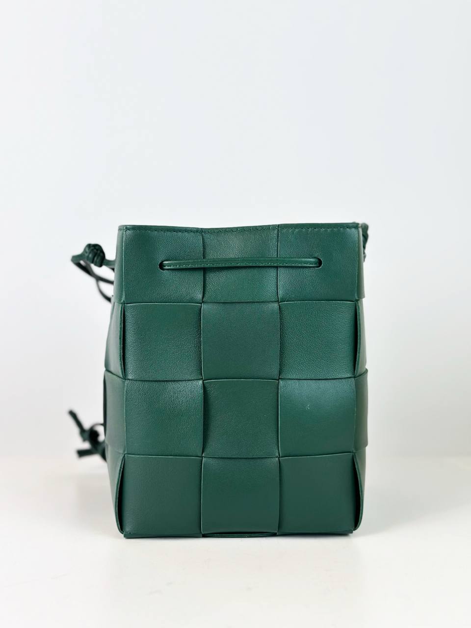 BOTTEGA VENETA SMALL CASSETTE GREEN BUCKET BAG