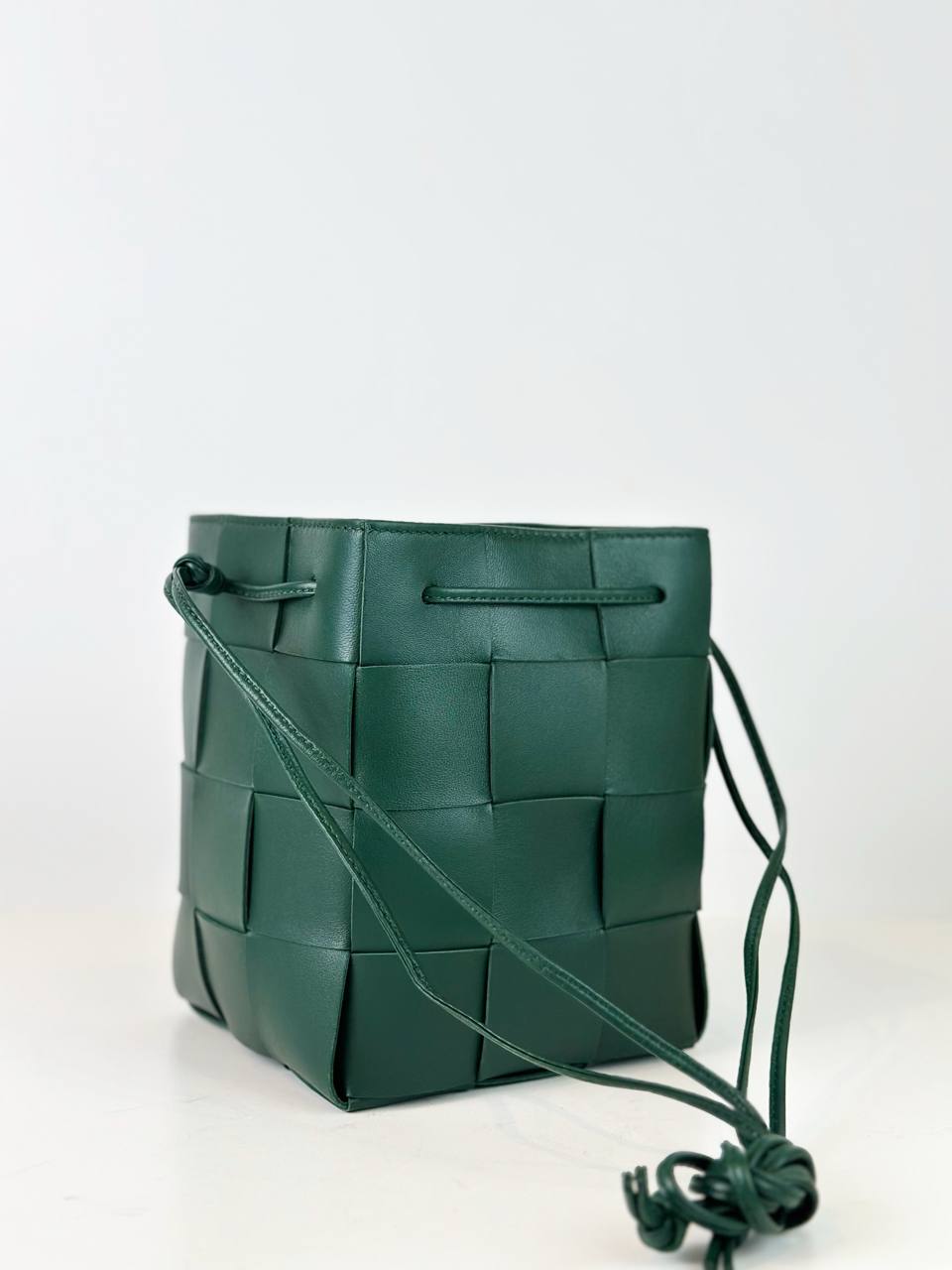 BOTTEGA VENETA SMALL CASSETTE GREEN BUCKET BAG