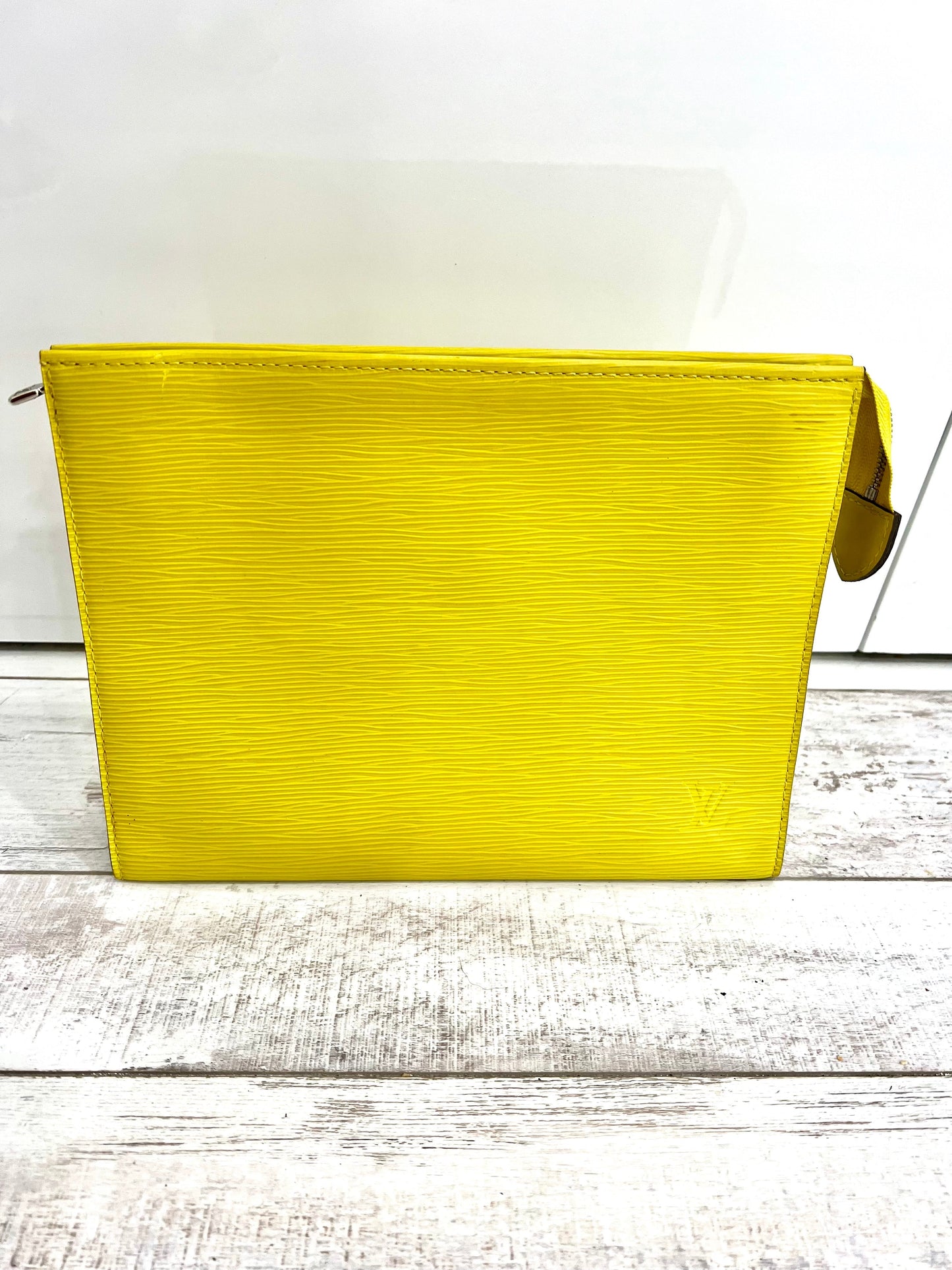 LOUIS VUITTON EPI LEATHER TOILETRY POUCH