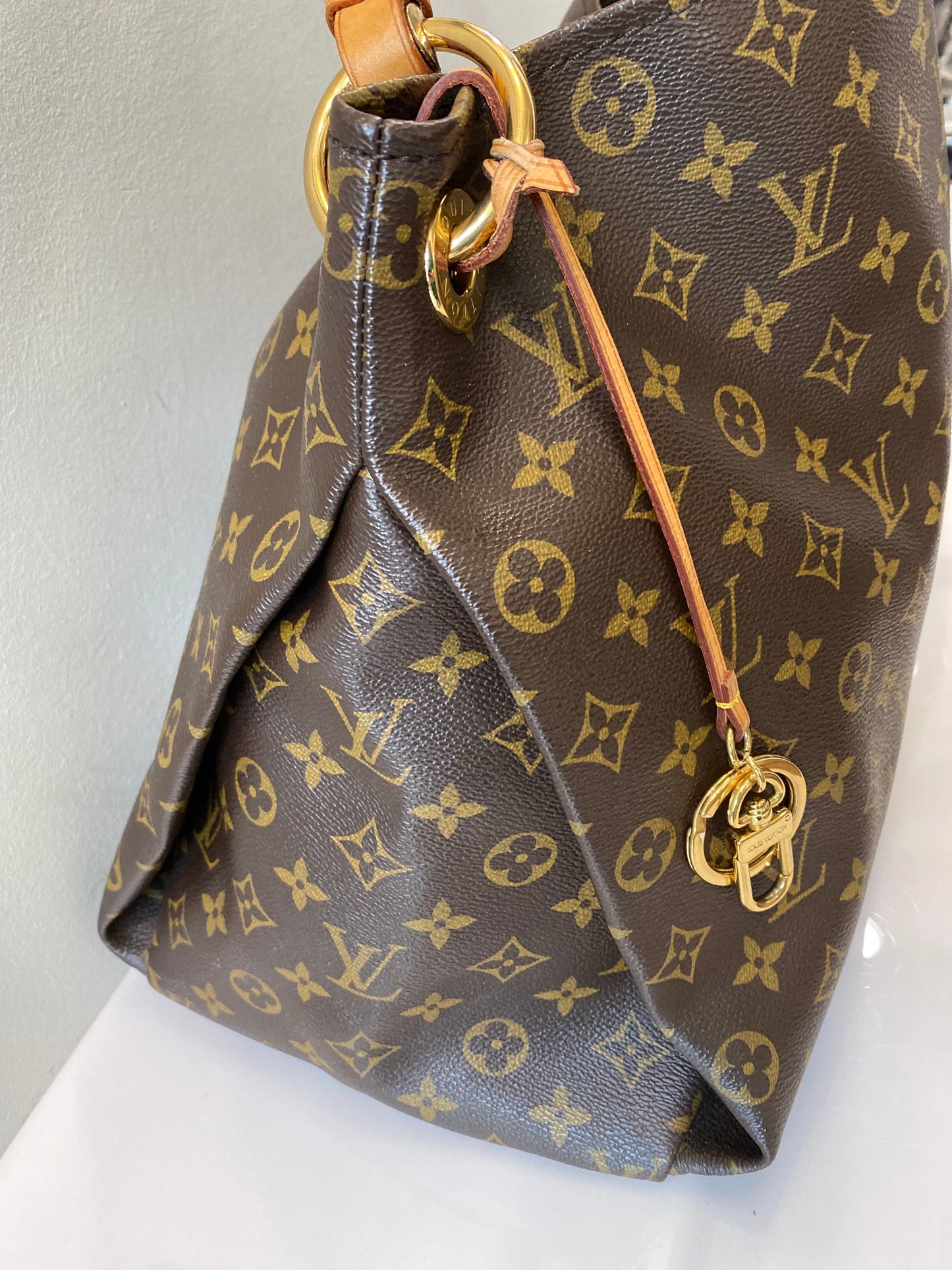LOUIS VUITTON MONOGRAM ARTSY MM BAG