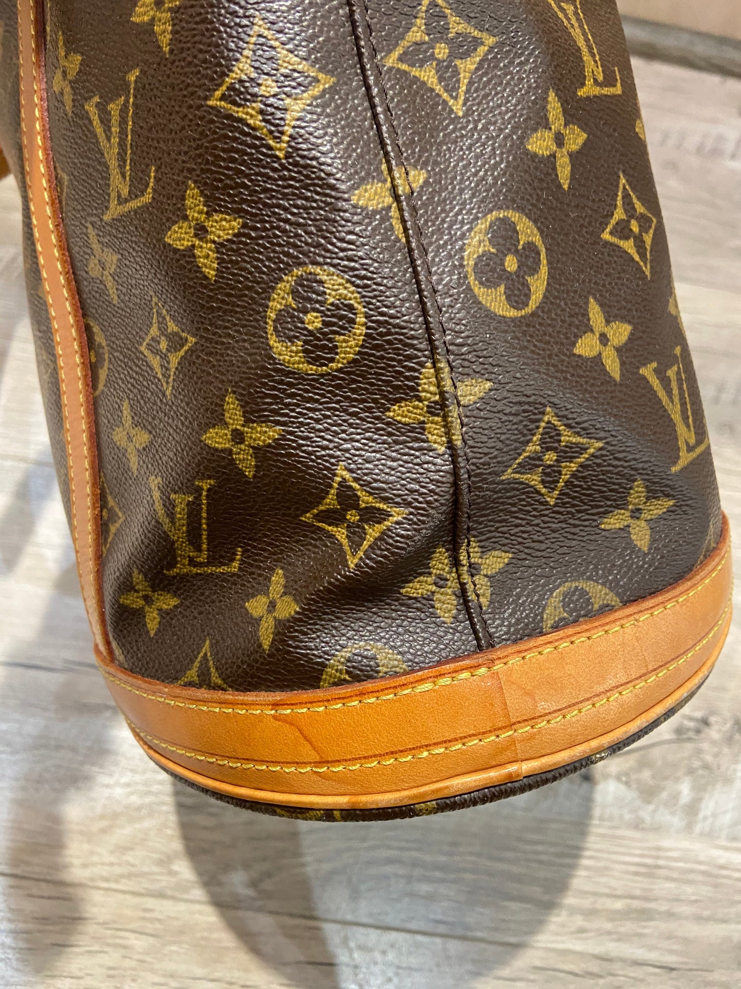 LOUIS VUITTON MONOGRAM BUCKET BAG GM