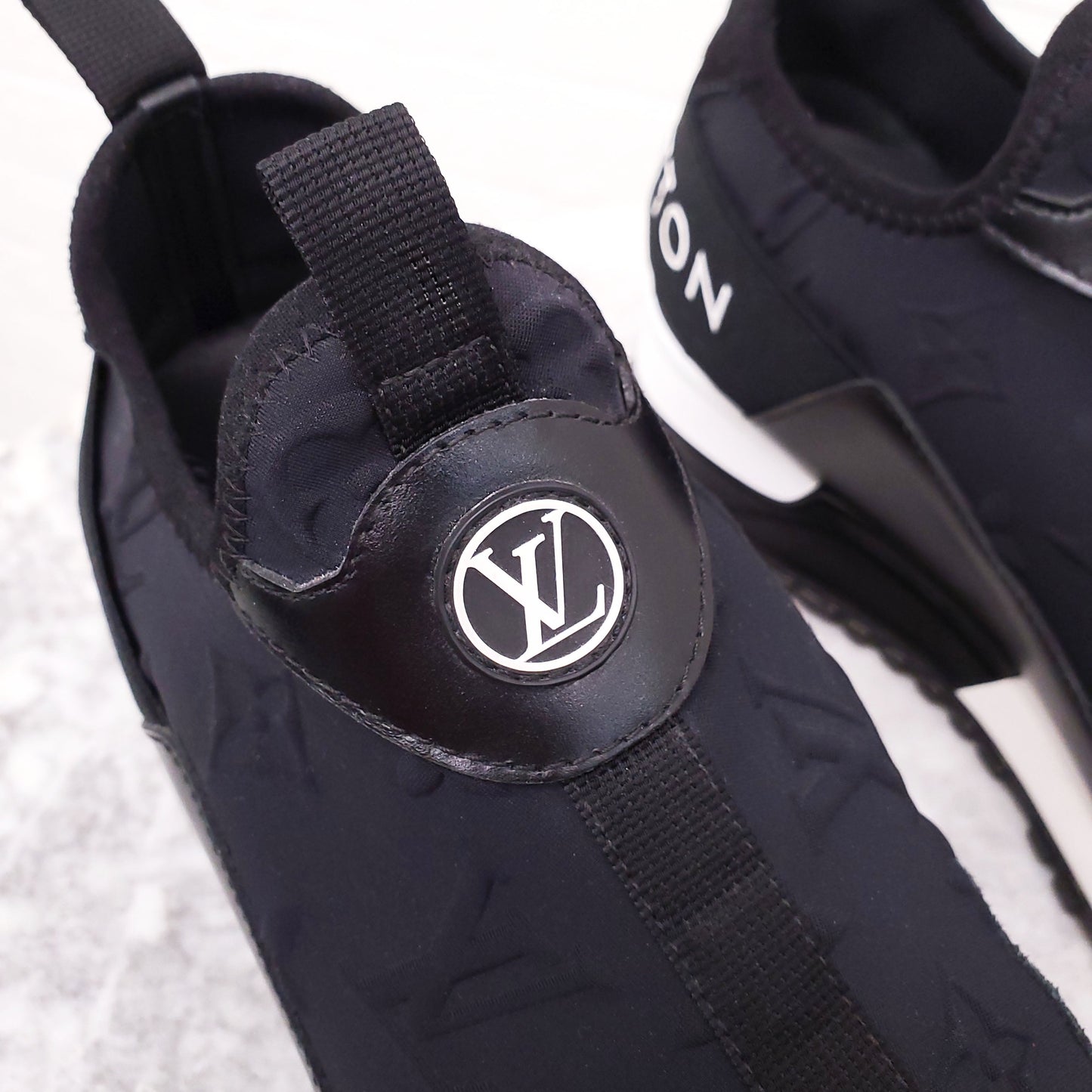 LOUIS VUITTON BLACK PULL ON LOGO SNEAKERS - SIZE 38