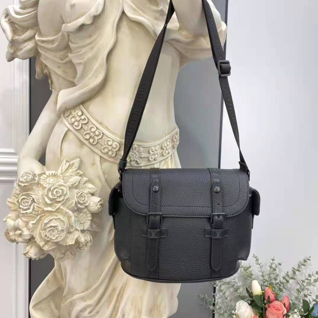 Louis Vuitton LV Unisex Christopher Messenger Black Taurillon Cowhide Leather Handbag