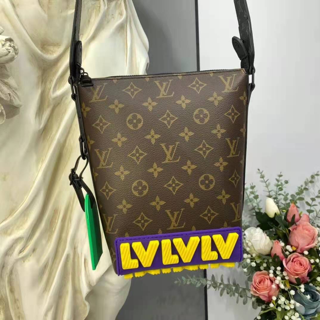 Louis Vuitton LV Unisex Cruiser Messenger Monogram Coated Canvas Cowhide Leather Handbag
