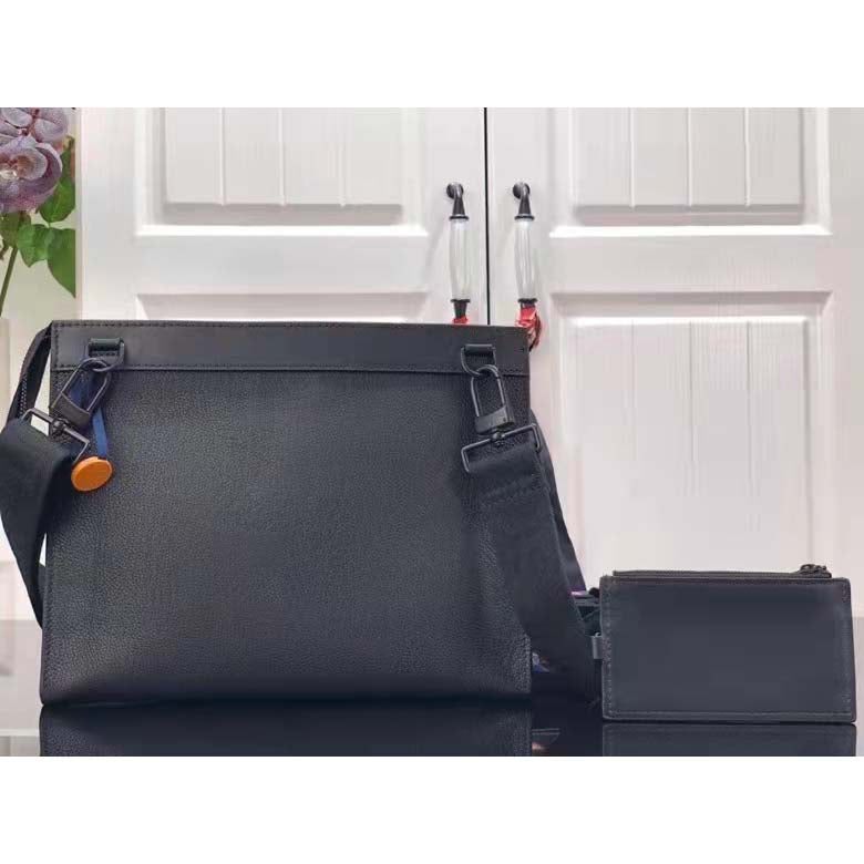 Louis Vuitton LV Unisex Messenger Voyage Black Aerogram Cowhide Leather Textile Lining Handbag