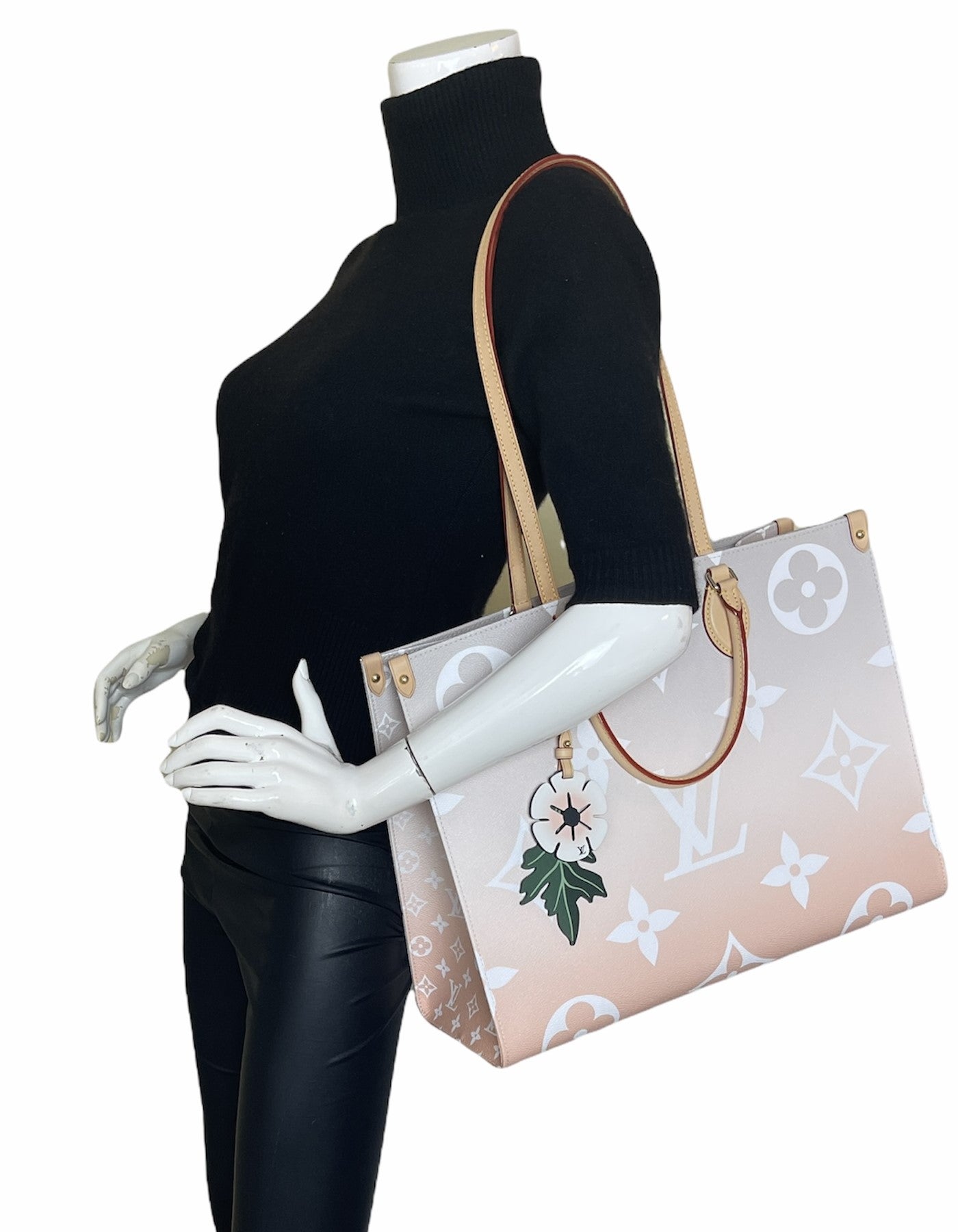 Louis Vuitton NEW Monogram Giant Mist By The Pool Onthego GM Tote Bag