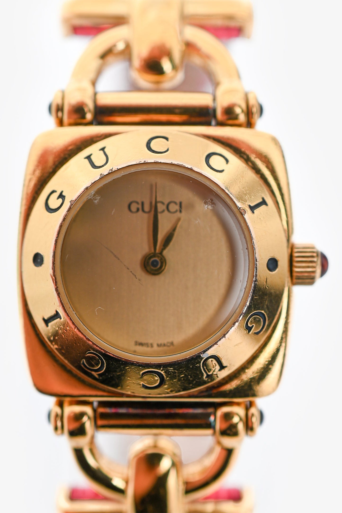 Gucci   Gold Tone Metal/Pink Lizard Embossed Strap Watch