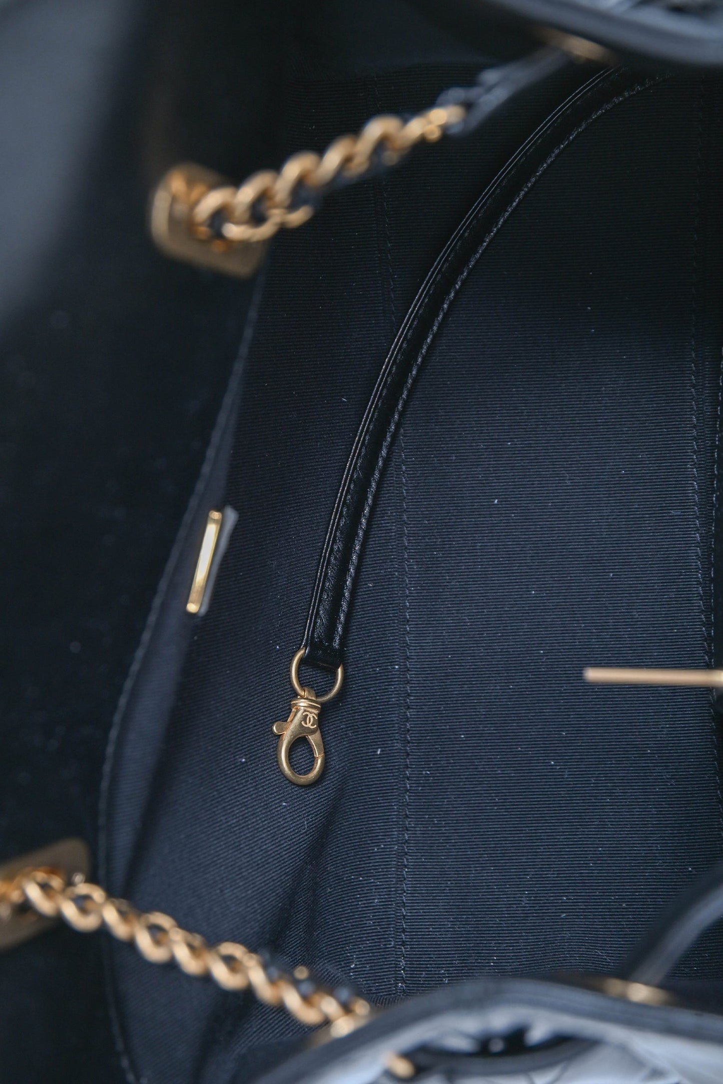 Chanel™ 2025 Black Lambskin Small 25 Quilted Chain Buckle Bag