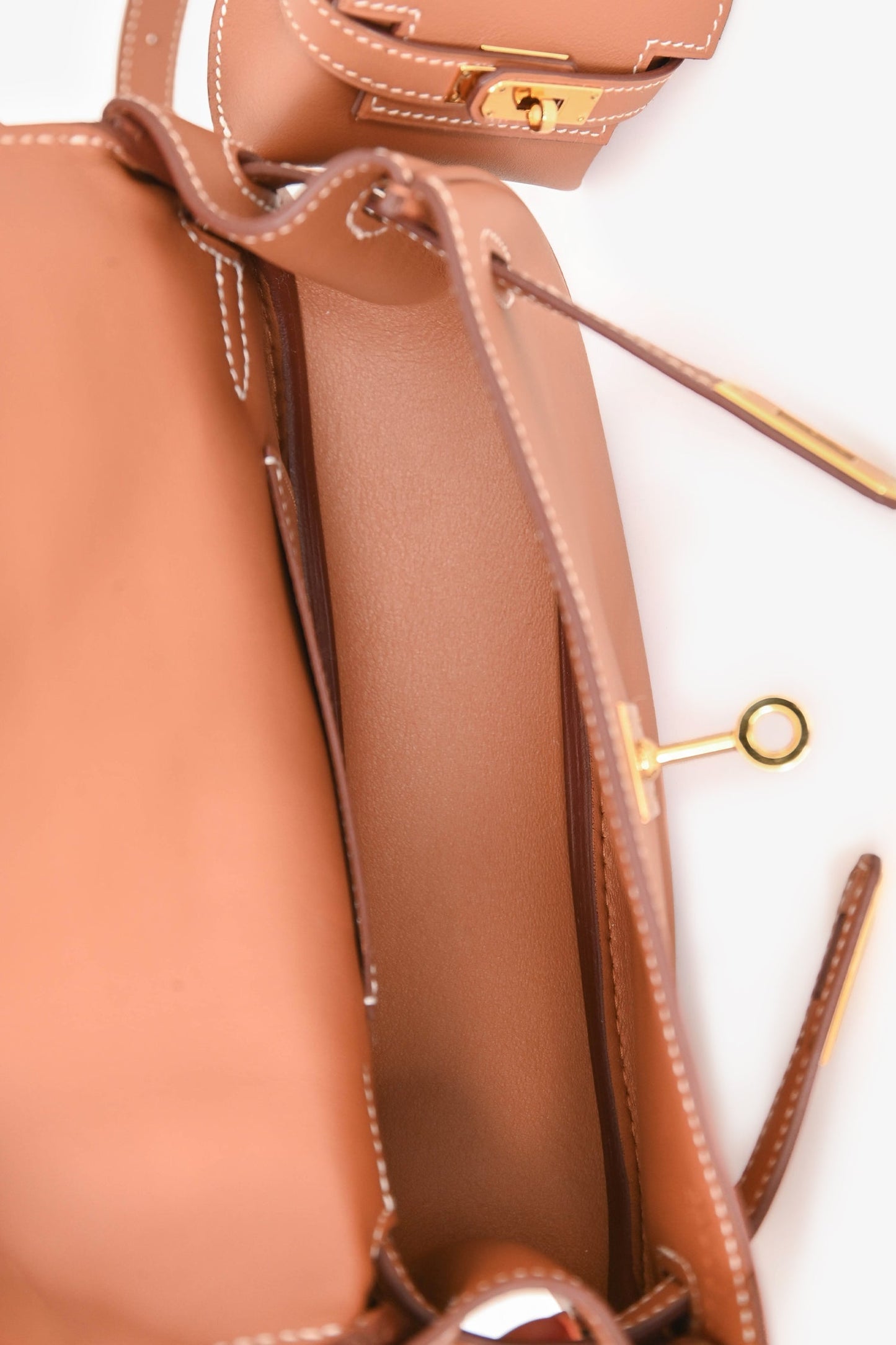 Hermès 2023 Gold Swift Leather Kelly Moove