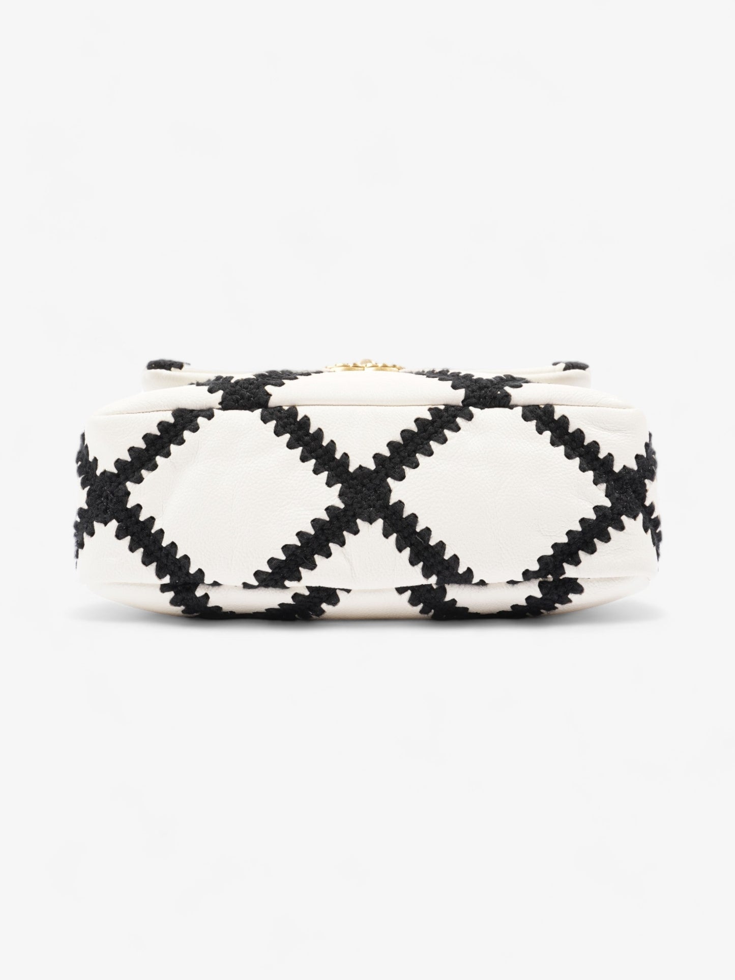 Chanel Chanel 19 Black / Cream Leather