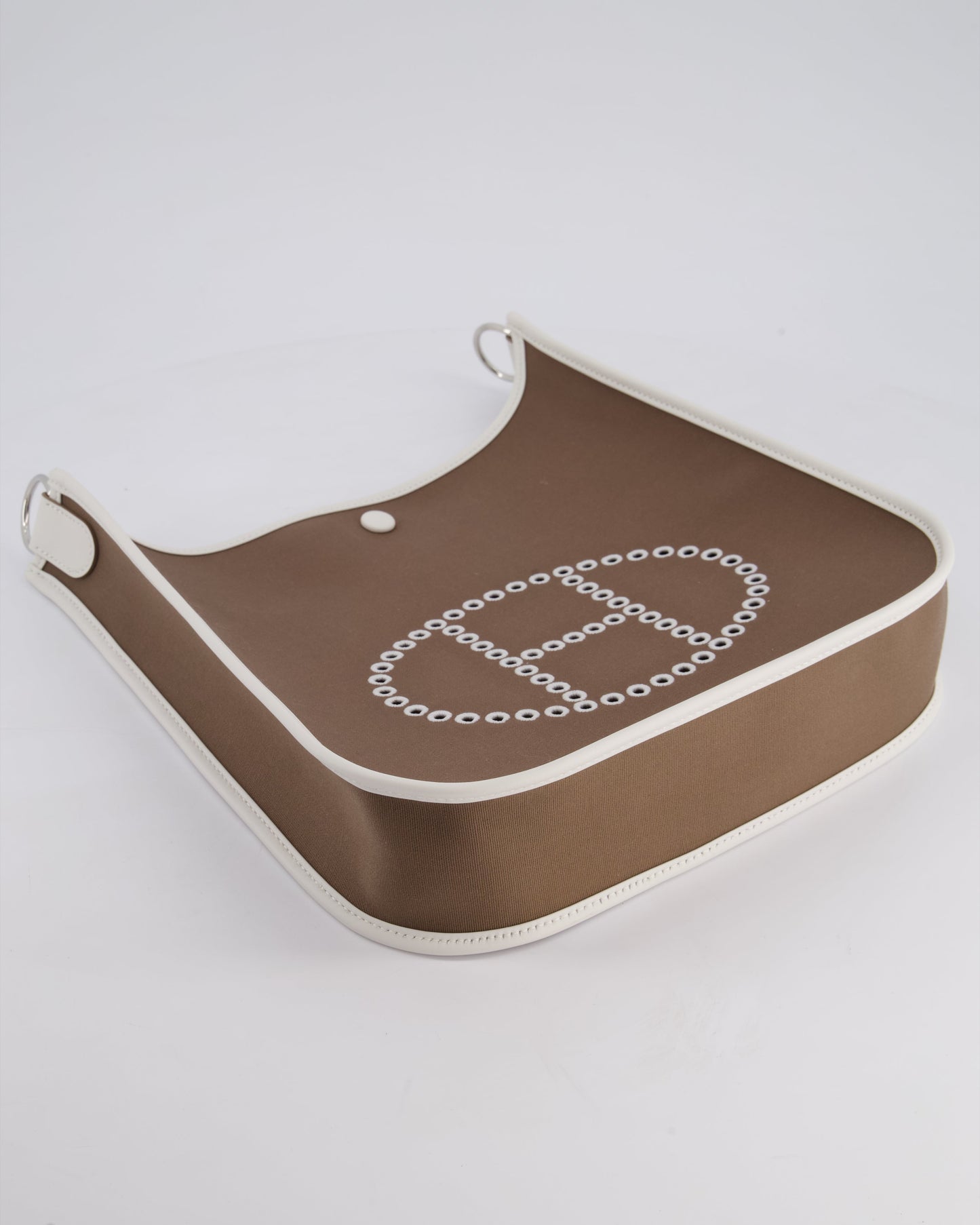 Hermès Evelyne 29 in Neo Etoupe Canvas and White with Palladium Hardware