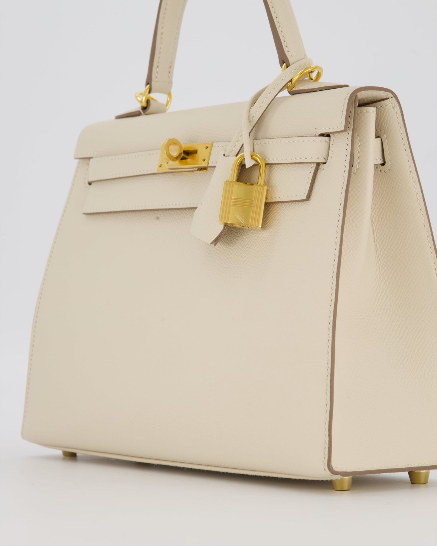 Hermès Kelly 25 Sellier Bag in Craie Epsom Leather and Gold Hardware