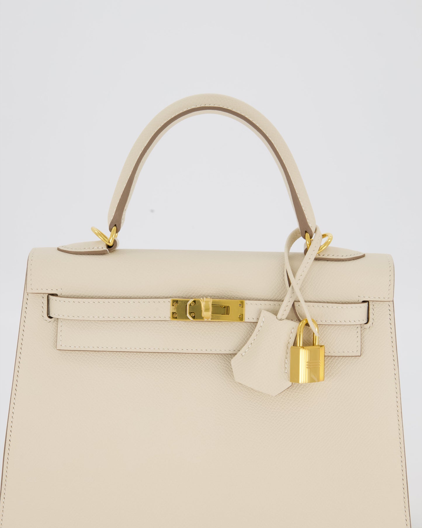 Hermès Kelly 25 Sellier Bag in Craie Epsom Leather and Gold Hardware