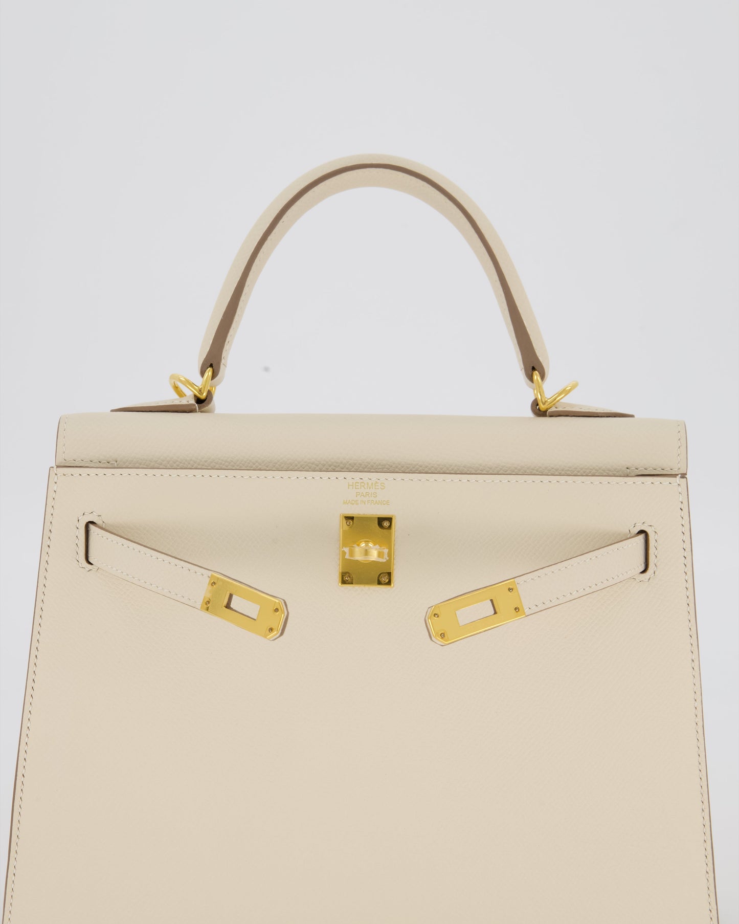 Hermès Kelly 25 Sellier Bag in Craie Epsom Leather and Gold Hardware