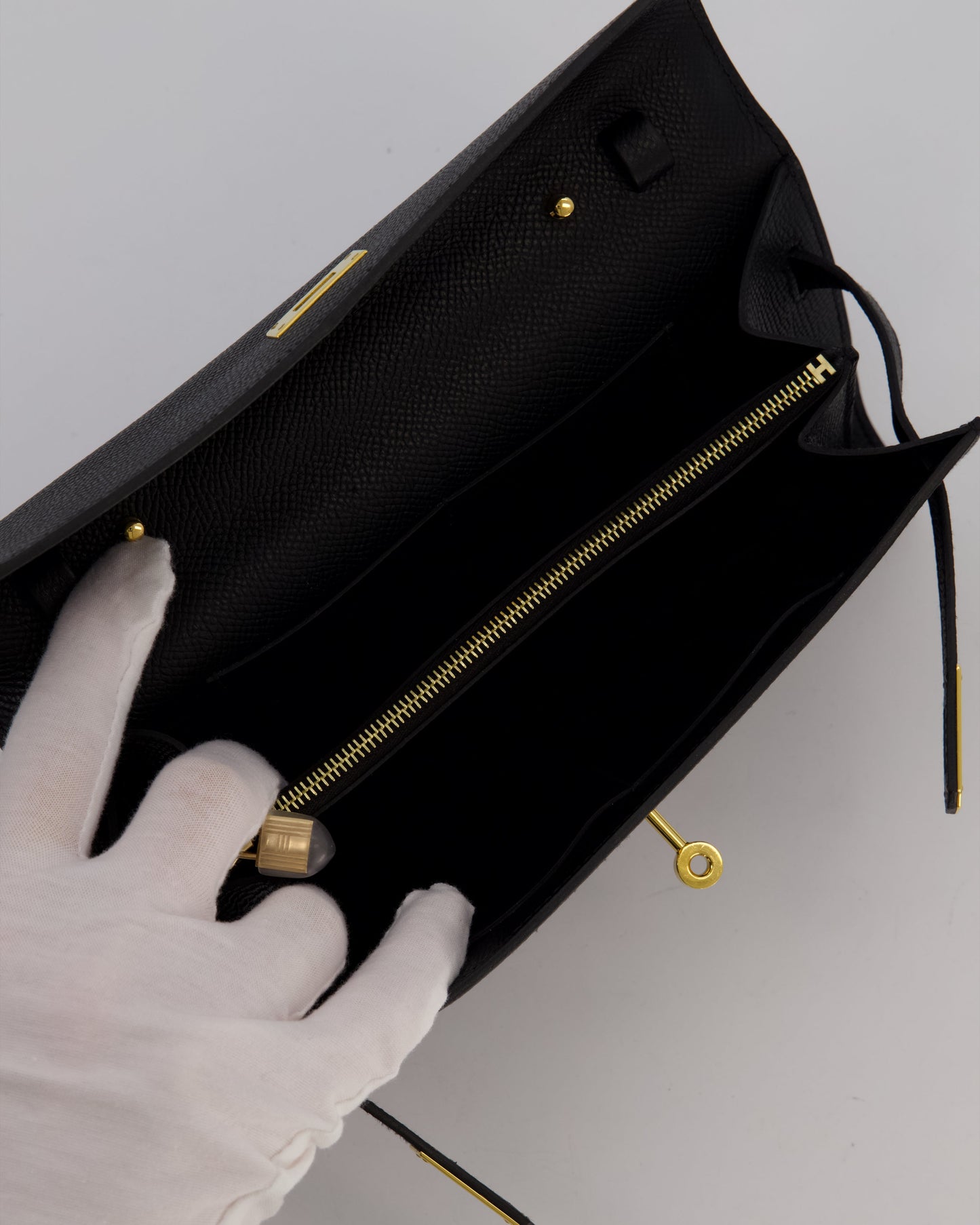 Hermès Kelly To Go Bag in Noir Epsom Leather with Gold Hardware