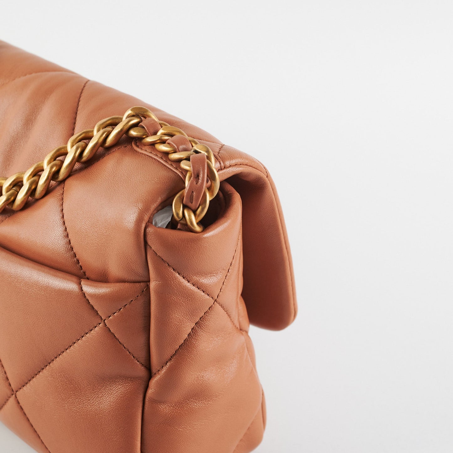 Chanel 19 Small Caramel 21P (Microchip)