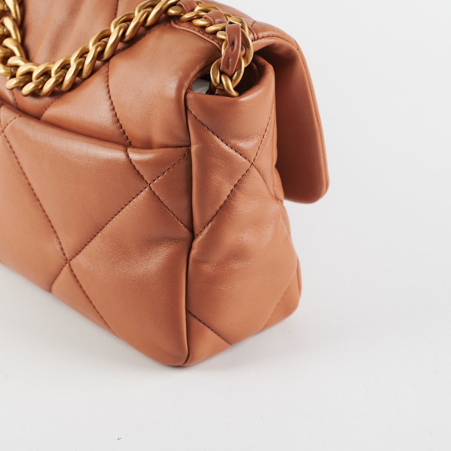 Chanel 19 Small Caramel 21P (Microchip)