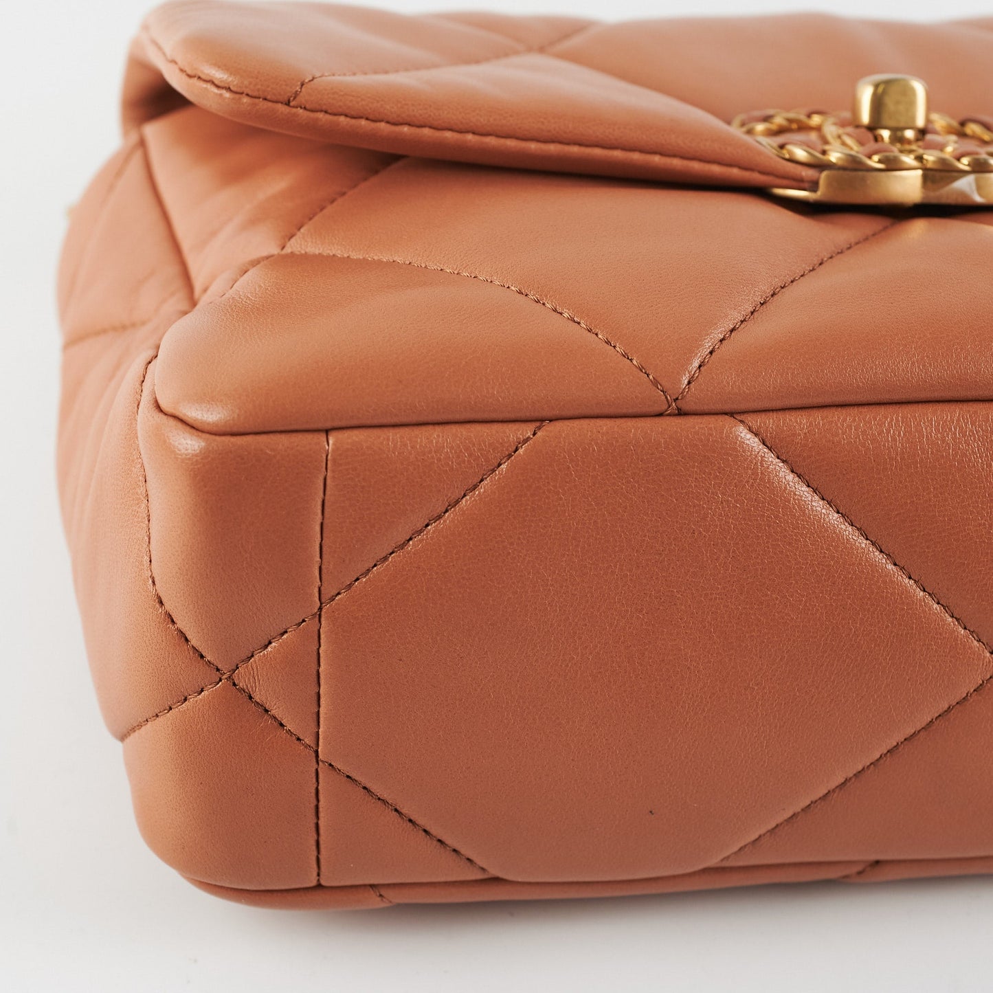 Chanel 19 Small Caramel 21P (Microchip)