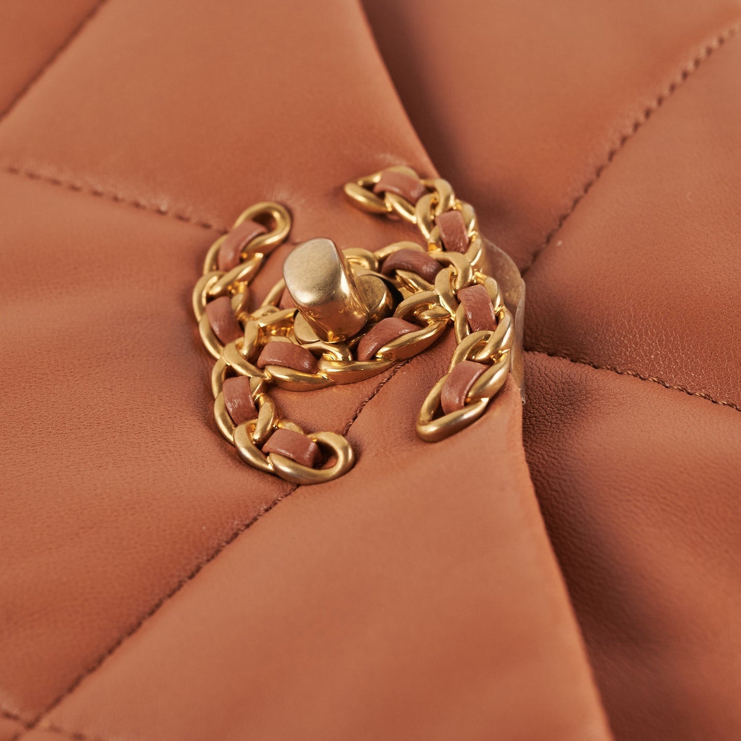 Chanel 19 Small Caramel 21P (Microchip)